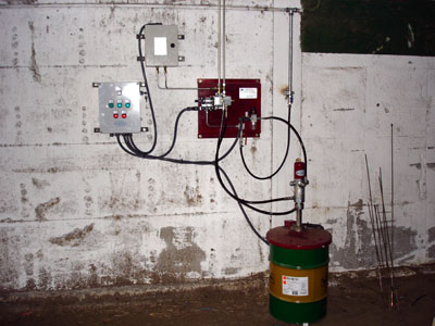 Pneumatic grease pump with pneumatic reversing valve, electrical control of end lines and electronic box for lubrication dual line system.