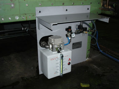 Alemite Oil mist unit type 3942 to lubricate a chain in a paiting train